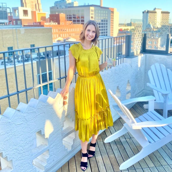 Meet your Posher!!! 💛💛💛 - Picture 1 of 1